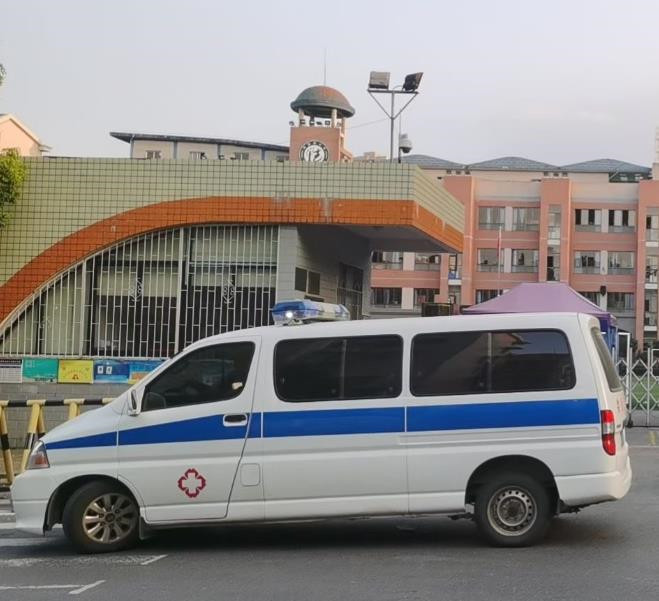 斗门救护车出租护送骨折病人一公里多少钱